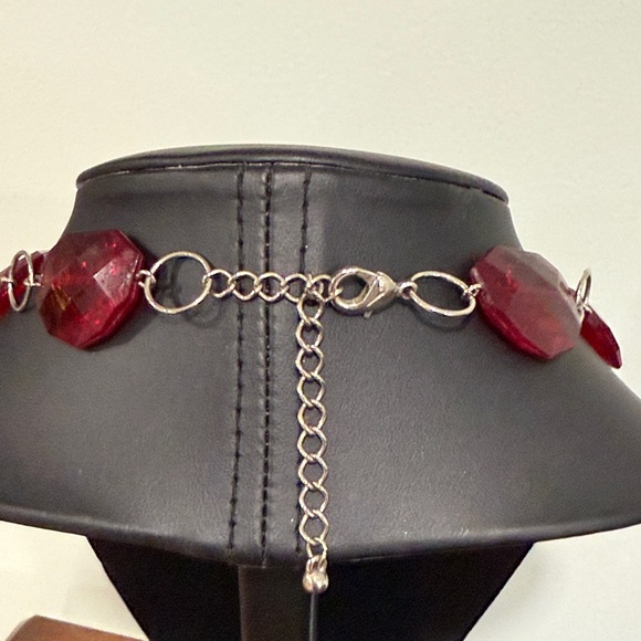 Vintage Red faceted beaded statement necklace with dangle teardrop pendant beads - Picture 5 of 5